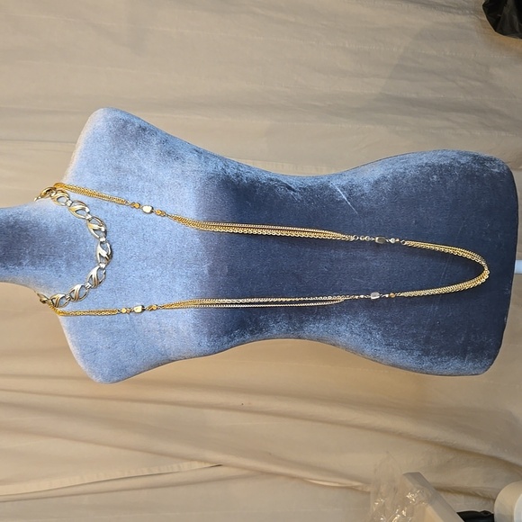 Bundle of 3 Gold-Tone Necklaces 2 Short & 1 Long Opera Length Chains - Picture 2 of 7